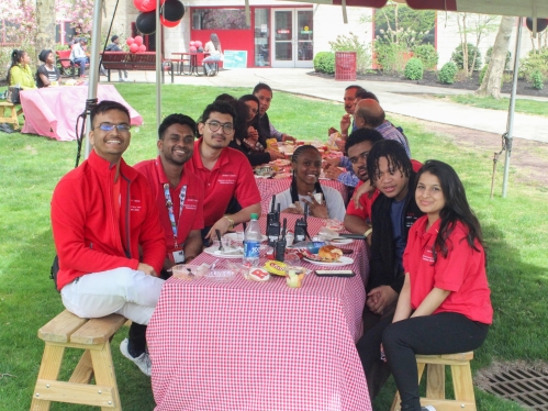 students at a picnic on Samuels Plaza